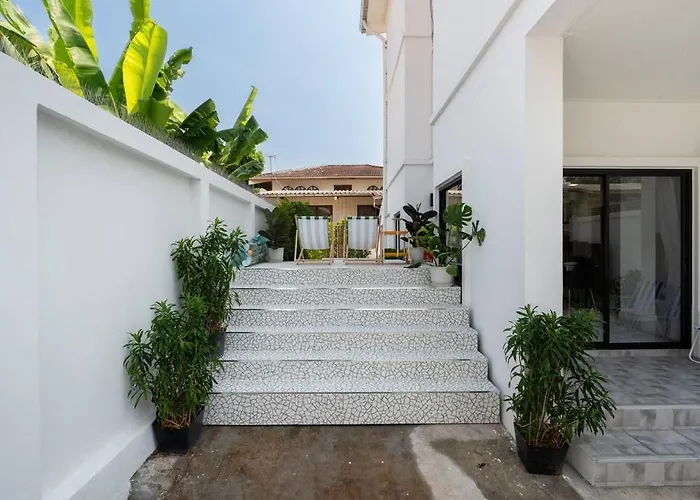 Miq Ekkamai3_pool Villa_3br House *